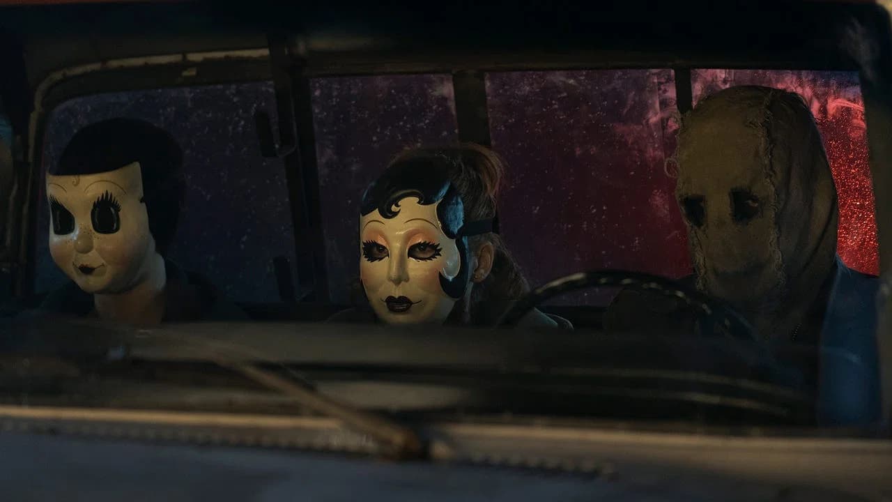 Backdrop for The Strangers: Chapter 3